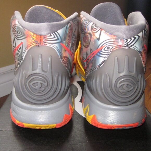 Nike (Size 11) Kyrie 6 Preheat Beijing - Picture 8 of 9